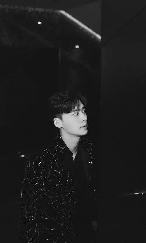 成熟型男李易峰帅气黑色系西装写真,高清图片,手机锁屏桌面-壁纸族