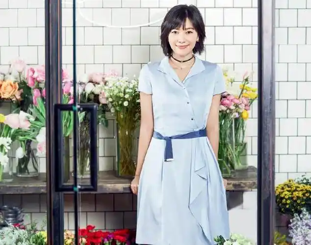 徐静蕾短发造型(徐静蕾短发造型图片)-天晟网