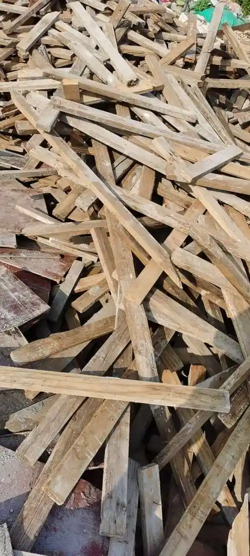 金华婺城区小工装车工主要清理工地上的木板方木打包装车以