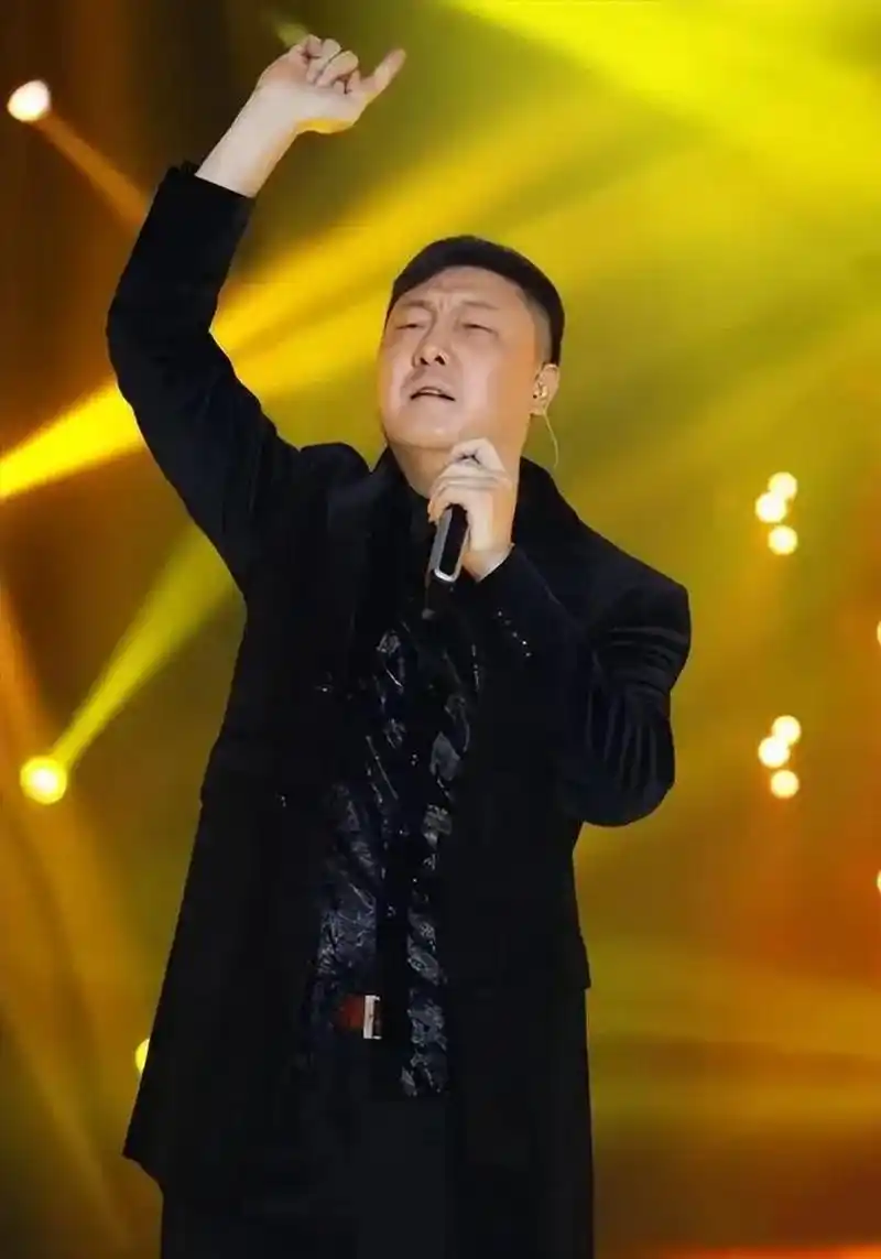 内蒙古十大歌手: 第10名,哈扎布:享年83岁(内蒙古锡盟人) 第9名,乌兰