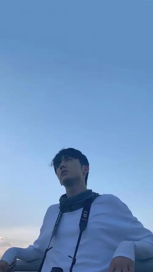 阳光开朗大男孩张新成时尚休闲户外写真