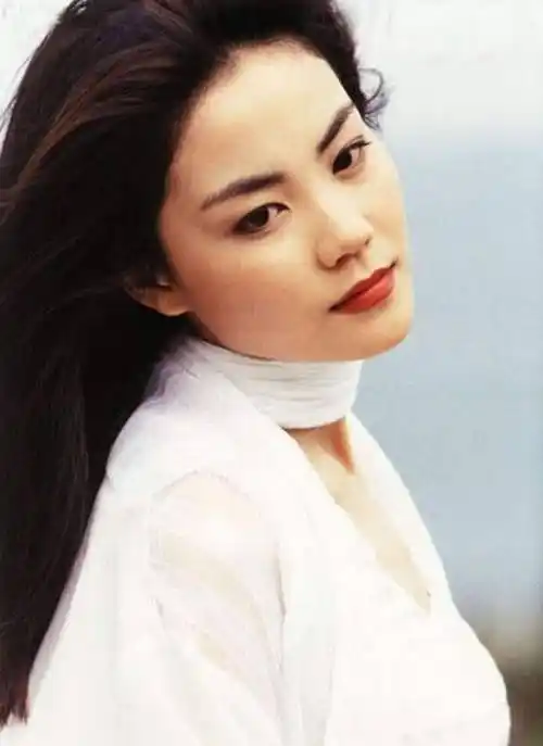 谜一般的王菲,被窦唯伤后,让李亚鹏自卑,让谢霆锋疯狂