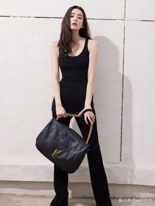 古力娜扎再次引爆社交网络,她的街拍照片更是收获了无数粉丝和好评.