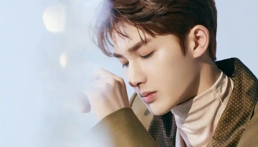 分享一组朱正廷图片给大家,图中的明星图片壁纸会点缀你的电脑桌面