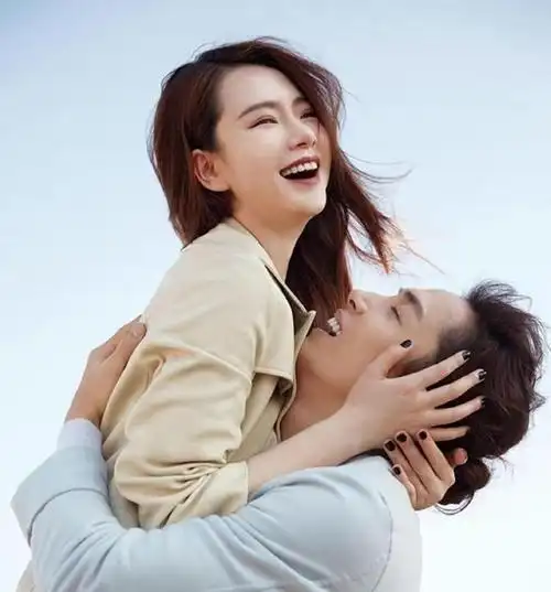 9月8日是戚薇和老公李承铉结婚八周年的日子,两人的庆祝语很有意思.