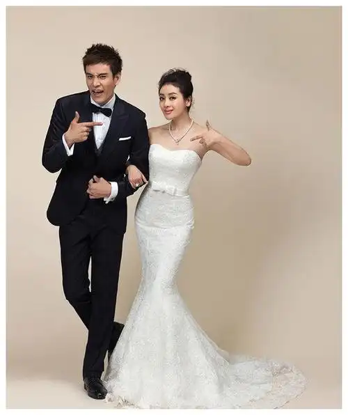 她嫁给恩师却不幸福如今二婚嫁给小6岁的他被他宠上天