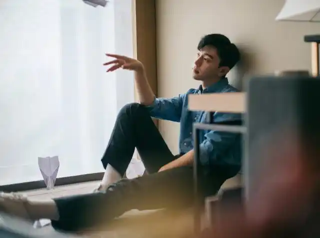 男明星颜值有多优越邓伦生图比精修图还帅穿厚袜子很接地气