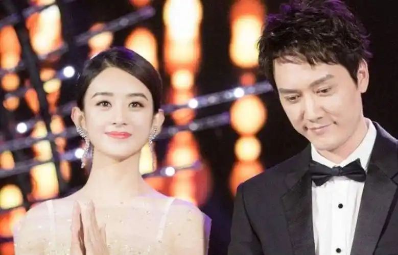 严宽最早被称为"天涯四美",当时他的人气和地位绝对是冯绍峰不能相提