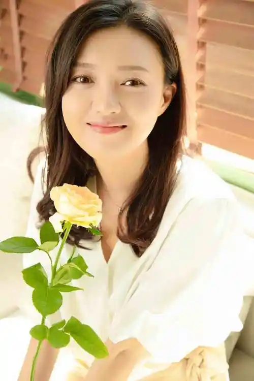 傅晶氧气感写真恬静悠然演绎经典小清新