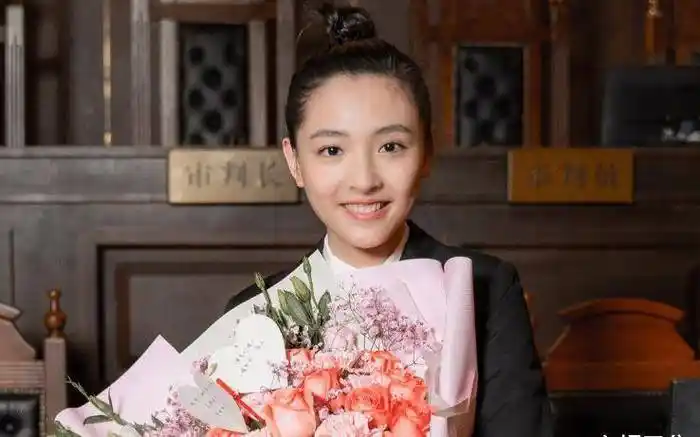 《冰糖炖雪梨》后,吴倩新剧中首次演法官,造型好a迫不及待想追_观众们