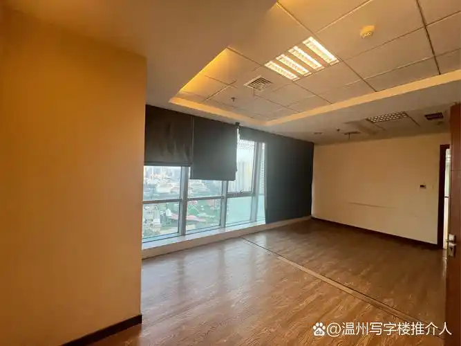 新世纪商务大厦523平出售