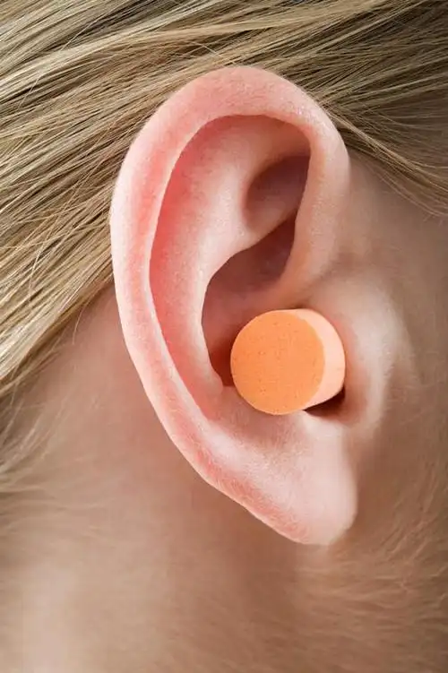 西方人,耳朵,头发,一个人,竖图,室内,特写,白天,侧面,安全,欧洲,欧洲