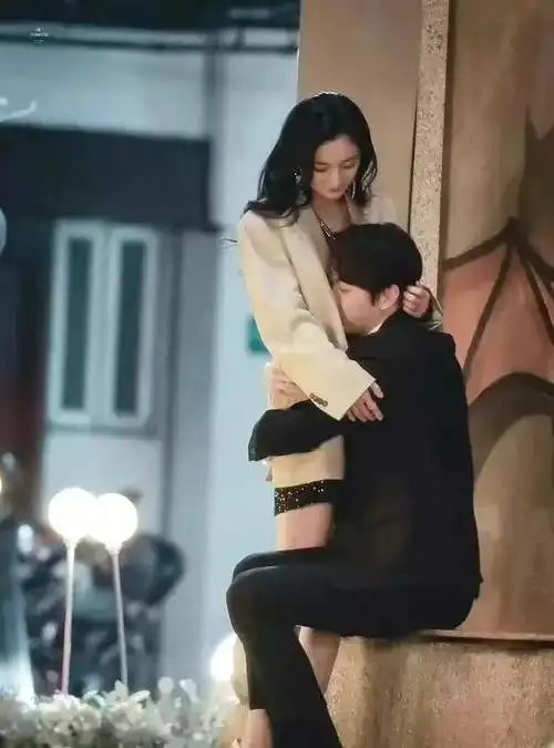 张翰弹内衣,杨幂拉内裤,女明星油腻起来能甩男人八百条街