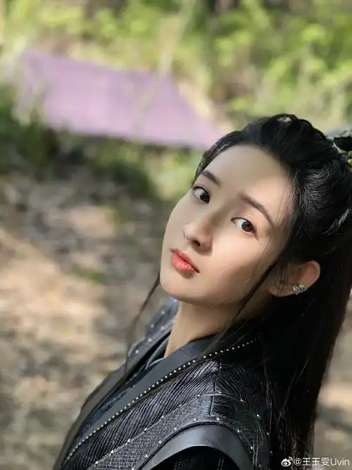 王玉雯今日彤步更馨