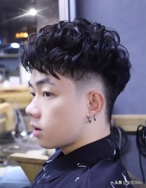 2019男士流行发型,两侧铲短,纹理烫,锡纸烫,三面光18款!