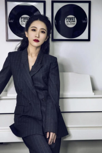 陈数宋茜云卉 看女星如何解锁西装造型