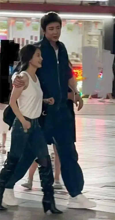 刘宇宁王子文官宣了穿情侣装牵手男帅女美30cm身高差好呆萌