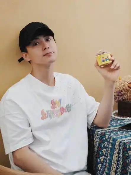 希望帅哥就保持这个更新状态~娱乐指南的微博视频