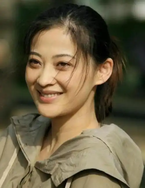 梅婷和叶大鹰分手了,但具体原因尚未知道,也许就是缘分尽了,再强求的