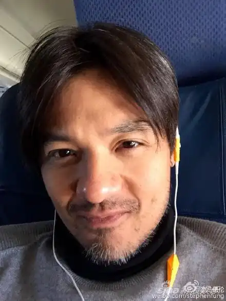 冯德伦自拍显苍老冯德伦当年也是颜值超高的小鲜肉新浪娱乐讯 3月30日