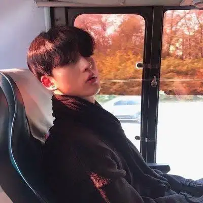 成熟又很冷酷的气质男头 很帅气高冷气质张狂的男头_男生头像_美头网