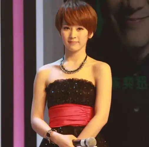 谢楠:嫁给吴京7年生两子,甘愿做他背后的女人,活成人生大赢家