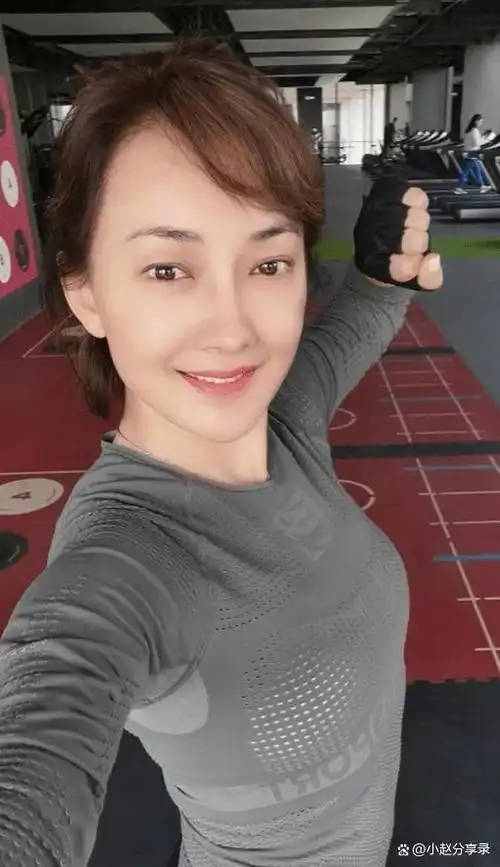 50岁牛莉素颜照曝光!风韵犹存,千万豪宅生活惊艳全城