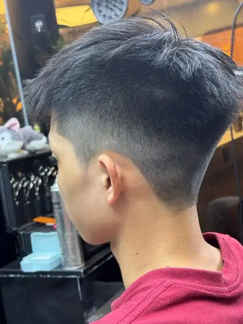 男士简洁剪发✂️