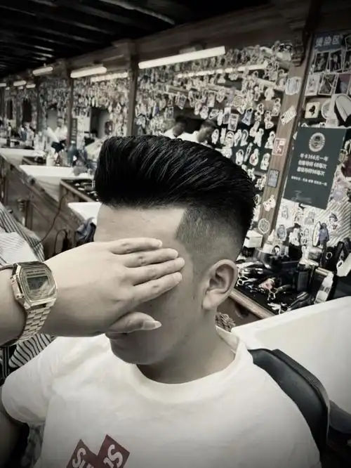 经典款蓬巴杜发型