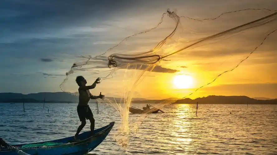 渔民撒网捕鱼图片-风景壁纸 - 壁纸之家