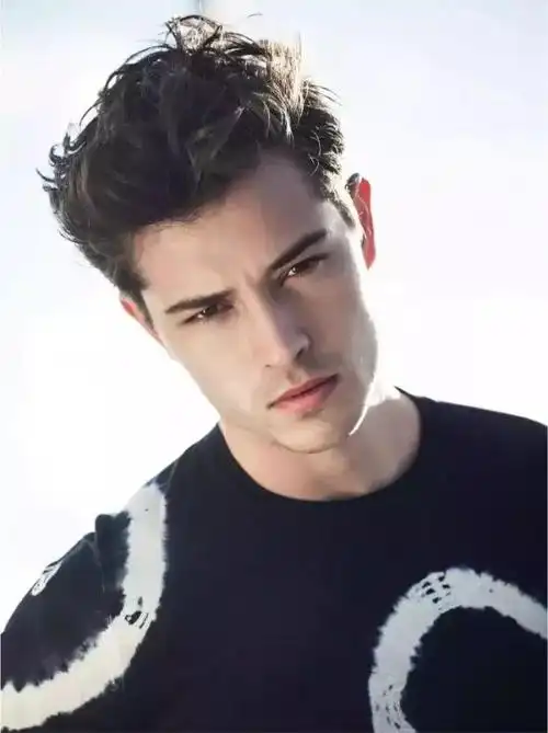 长脸男生发型发型长脸男可以显得很高级