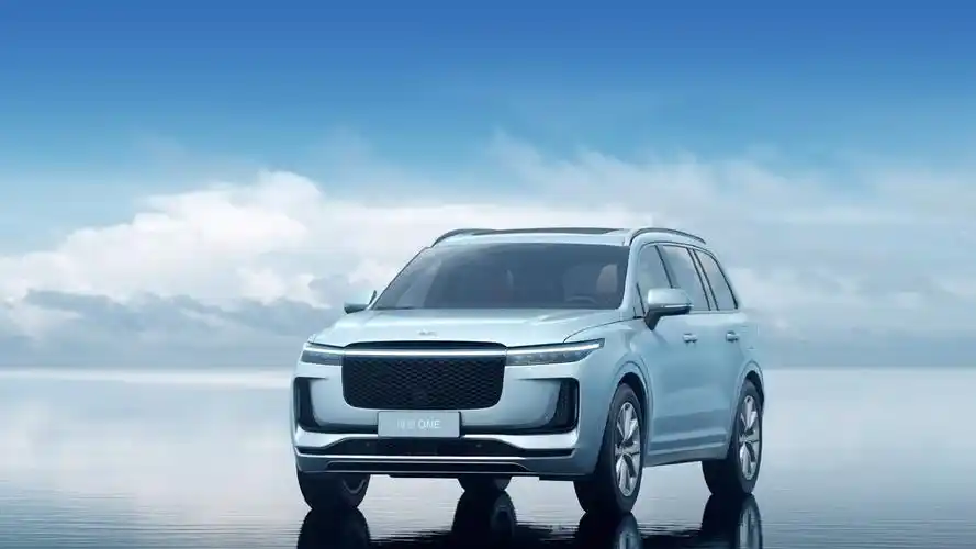 最近理想one的事情有点多好在还有颜值撑门面