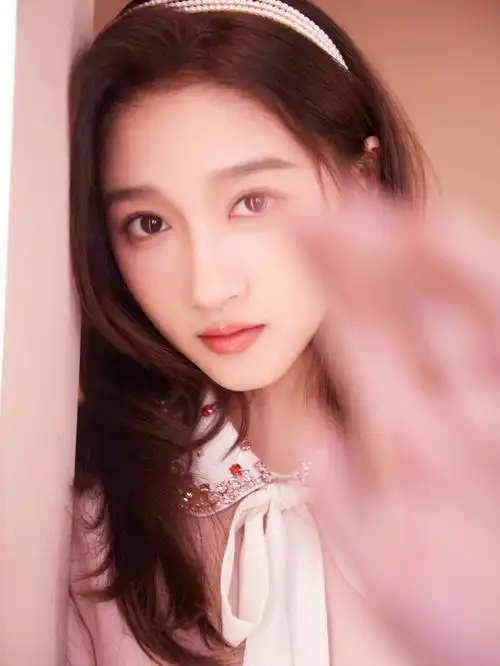 今晚的彤彤,甜美系,又美又可爱! #宝藏女孩关晓彤 #我的女孩