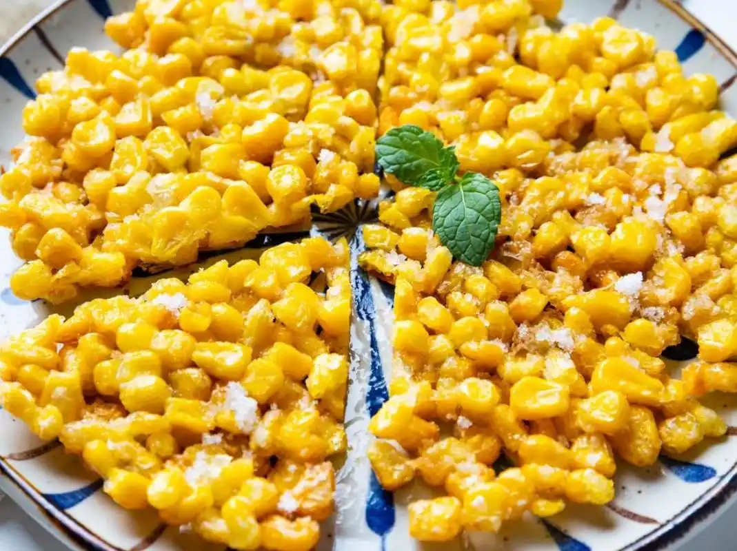 家里有玉米的试试做玉米烙,掌握一个技巧,让你一次做成功