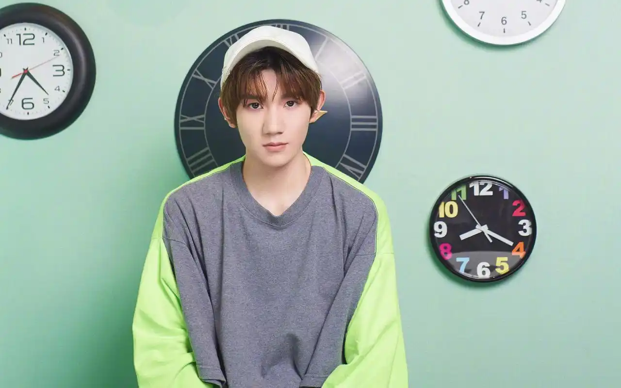 tfboys王源简约清新高清桌面壁纸