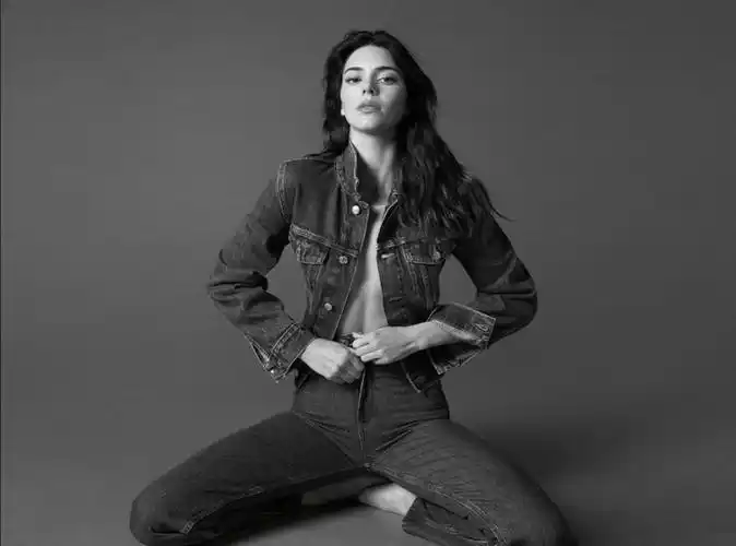 肯达尔.詹娜的calvin klein黑白照,很惊艳