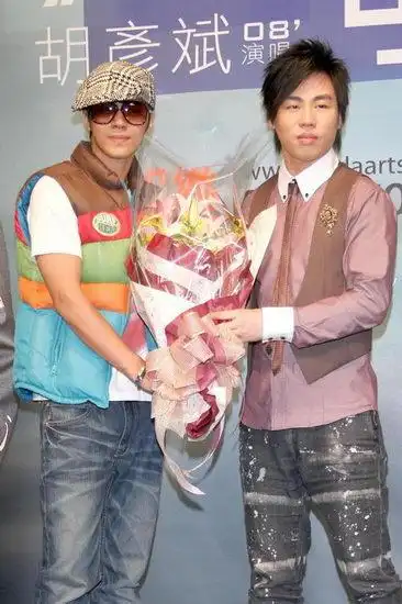 胡彦斌台湾将开唱罗志祥教导性感自摸图