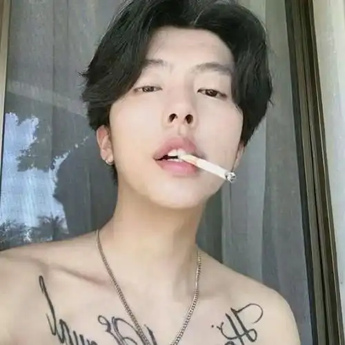 叼烟裸男_男生霸气头像图片_扣扣居