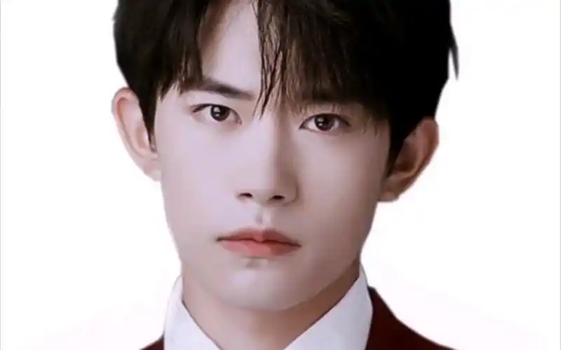 【易烊千玺】证件照yyds!