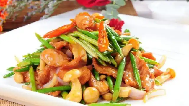 在中国八大菜系当中,粤菜有着不计其数的经典美食,这是众所周知的,都