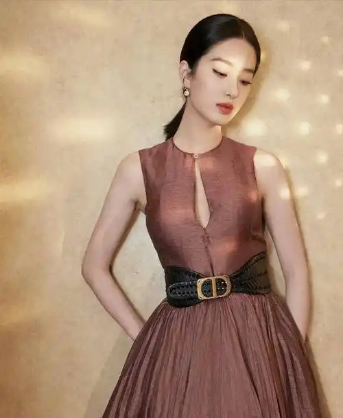 原创健身女神杨采钰火辣身材的背后是对生活的热情和激情