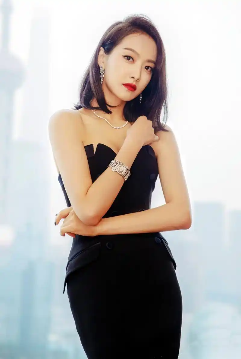 宋茜录制《快乐大本营》为深夜应援的粉丝点鲍鱼饭,之前偶遇粉丝还为