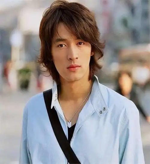 两年后再看胡歌,才懂得他为何离开薛佳凝,转身投入圈外妻子怀抱