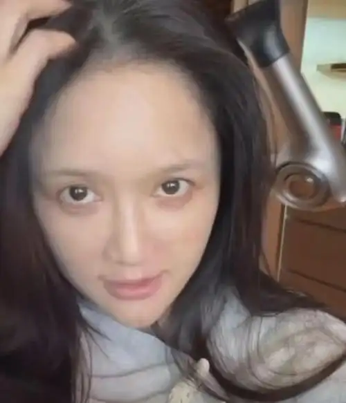 8月13日,陈乔恩素颜引发热议!|化妆|素颜照_网易订阅