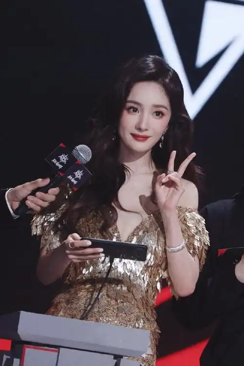 杨幂##杨幂细闪眼妆##杨幂生图