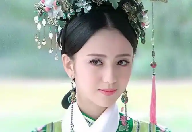 佟丽娅年轻旧照,和如今对比一点没变,网友:纯天然的脸就是好看