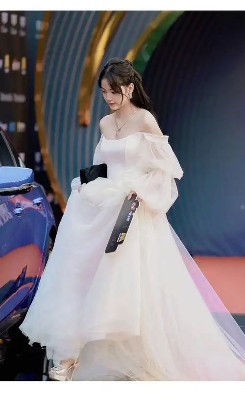 欧阳娜娜明星同款晚礼服2022新款生日宴会主持人礼服裙一字肩婚纱