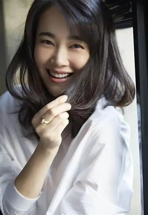 老戏骨王志文携手素颜女神左小青出演的.