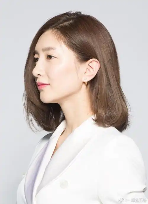 江疏影棚拍白西装