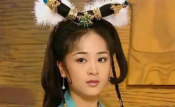 颜值和气质不符别嚯嚯仙女,脸肿腰粗,大鼻突兀,谁眼光有问题?